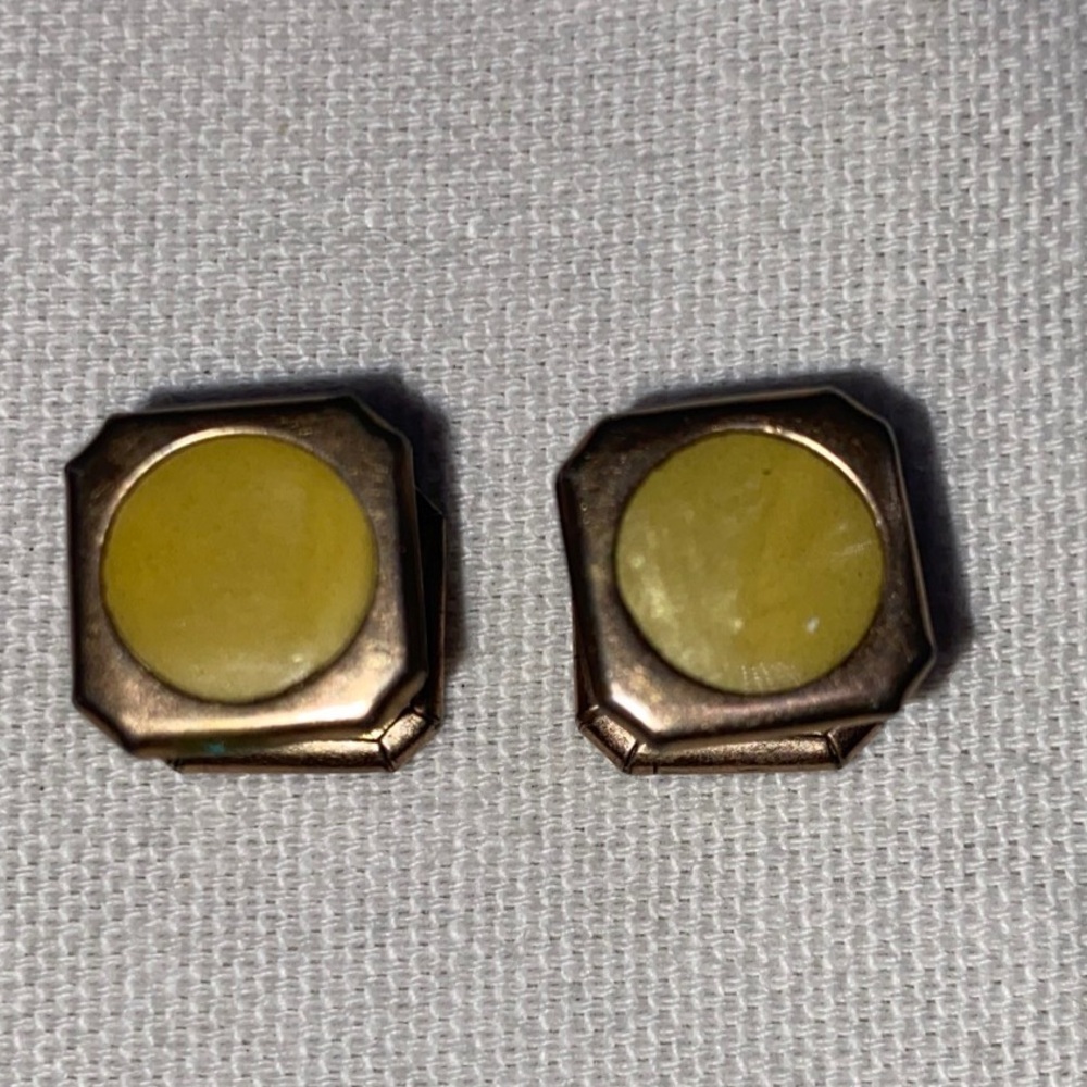 Antique Lion Brand Brass Tone
Snap Cufflinks
